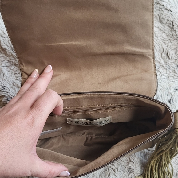 T-Shirt & Jeans Vegan Suede Crossbody Boho Purse - Picture 4 of 7